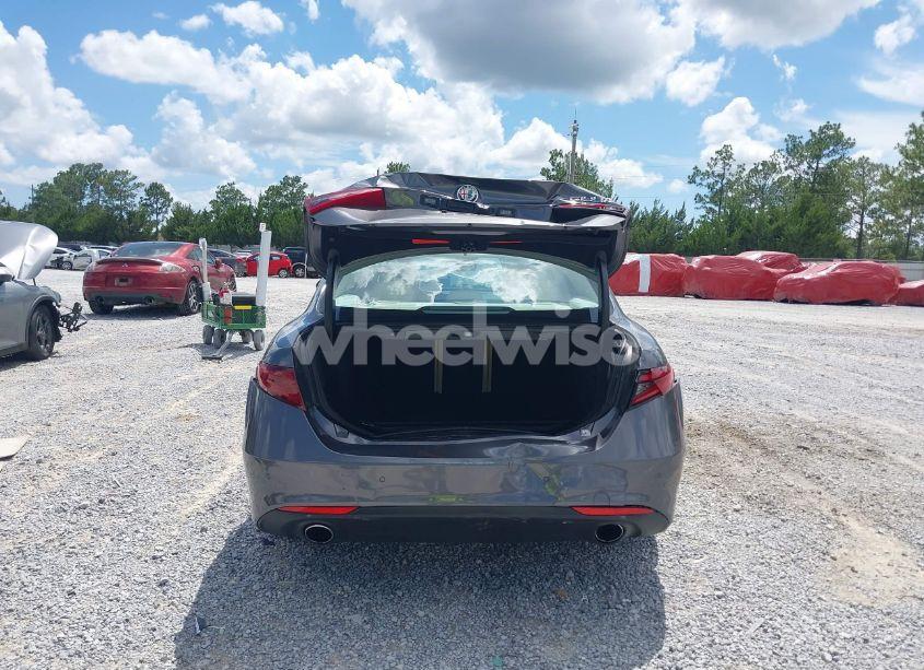 Photo 17 of 2018 Alfa Romeo GIULIA TI LUSSO RWD (VIN ZARFAECN3J7570018)