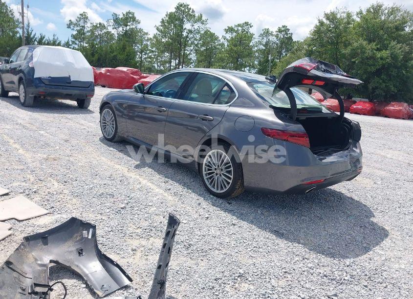 Photo 3 of 2018 Alfa Romeo GIULIA TI LUSSO RWD (VIN ZARFAECN3J7570018)