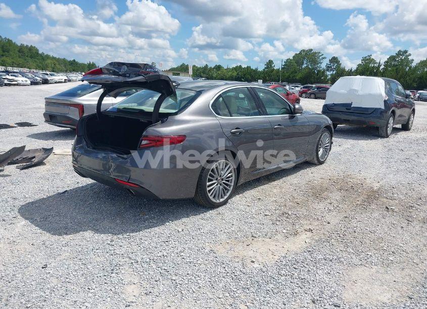 Photo 4 of 2018 Alfa Romeo GIULIA TI LUSSO RWD (VIN ZARFAECN3J7570018)