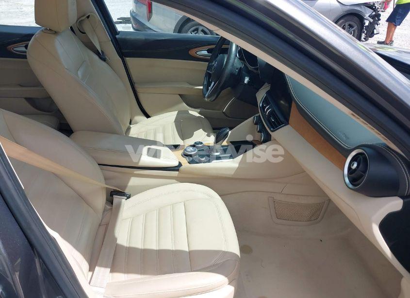 Photo 5 of 2018 Alfa Romeo GIULIA TI LUSSO RWD (VIN ZARFAECN3J7570018)