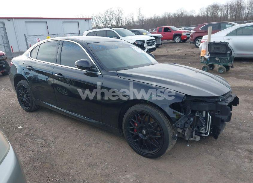 2018 Alfa Romeo GIULIA AWD (VIN ZARFAEDN3J7576805) main photo