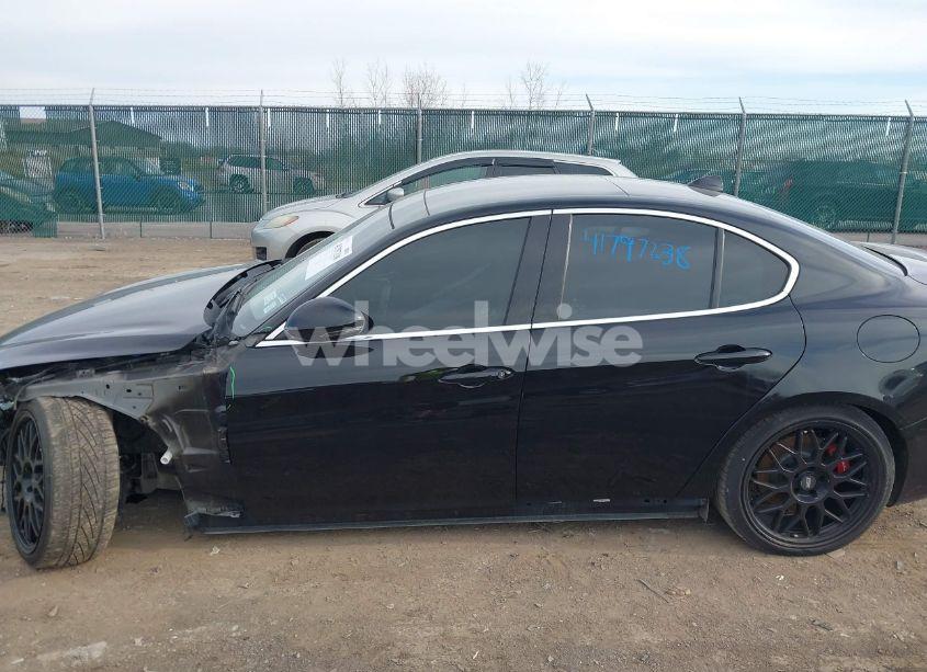 Photo 15 of 2018 Alfa Romeo GIULIA AWD (VIN ZARFAEDN3J7576805)