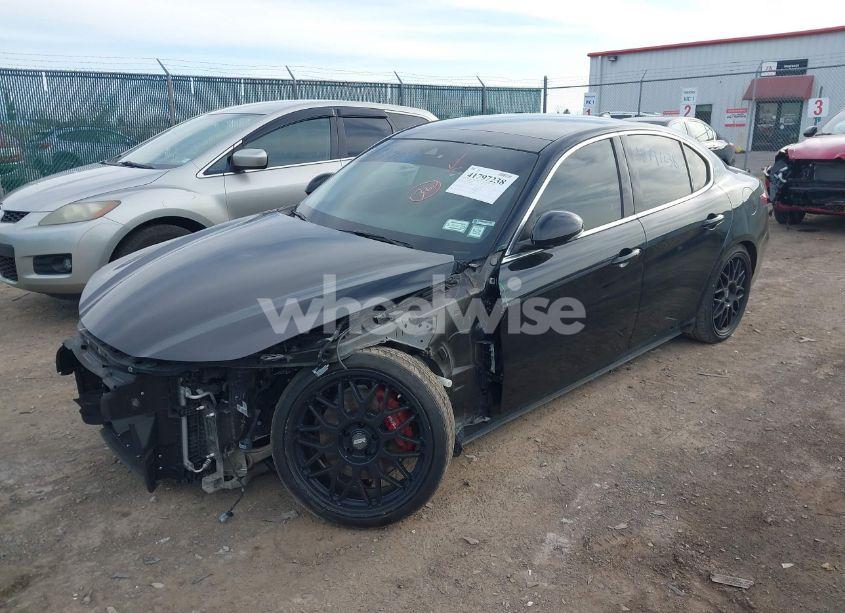 Photo 2 of 2018 Alfa Romeo GIULIA AWD (VIN ZARFAEDN3J7576805)