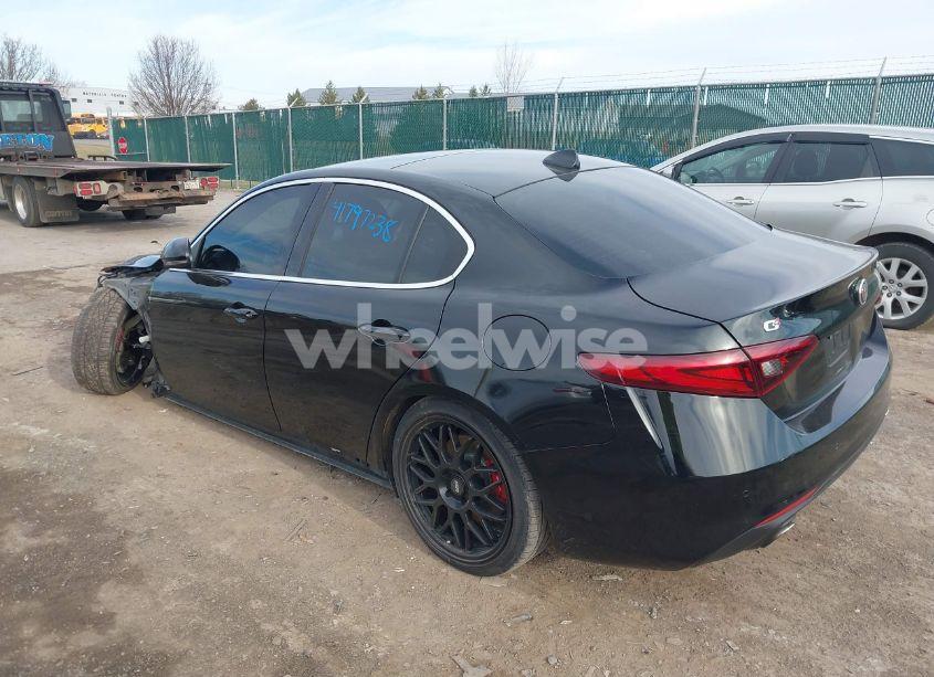 Photo 3 of 2018 Alfa Romeo GIULIA AWD (VIN ZARFAEDN3J7576805)