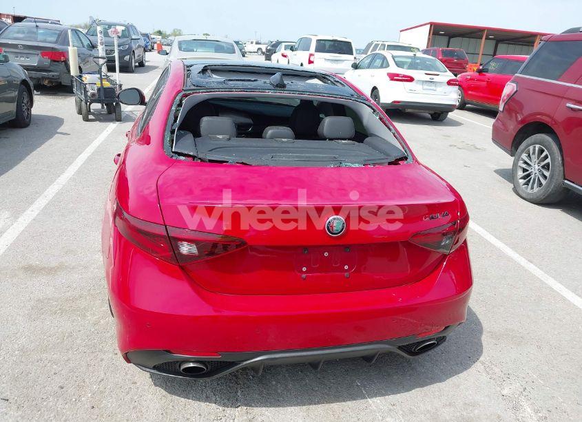 Photo 16 of 2018 Alfa Romeo GIULIA AWD (VIN ZARFAEDNXJ7571486)