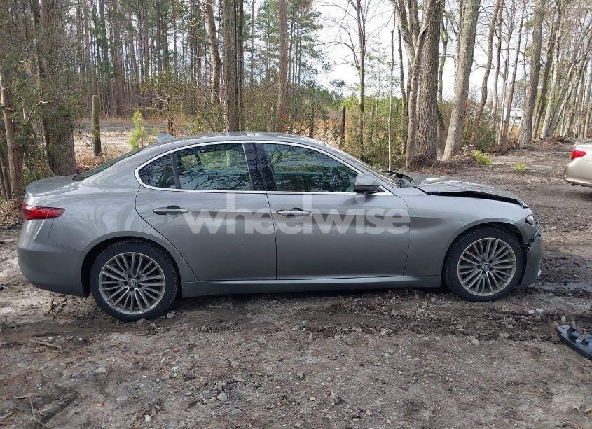 Photo 13 of 2017 Alfa Romeo GIULIA TI AWD (VIN ZARFAEEN2H7557283)