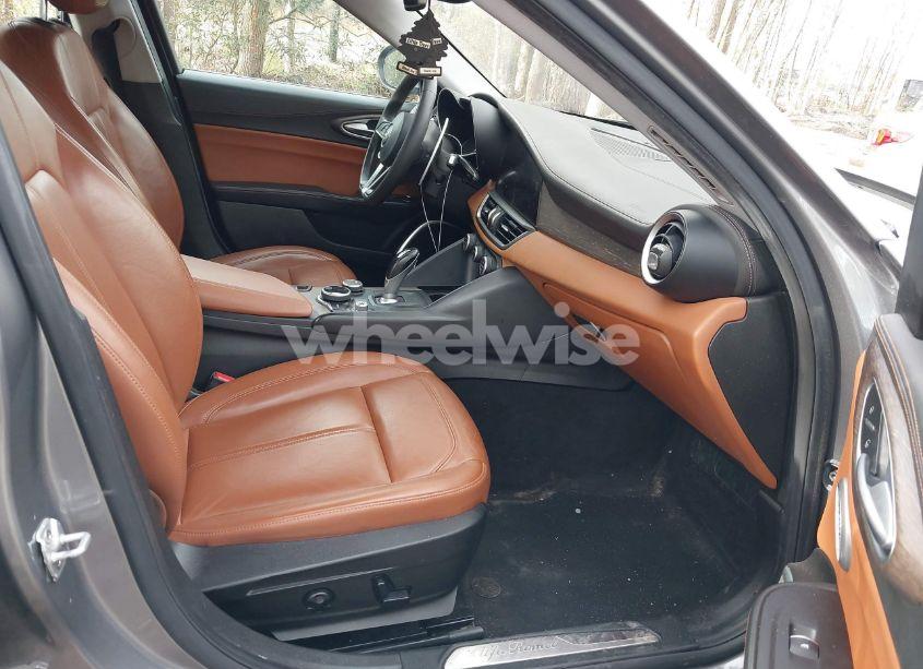 Photo 5 of 2017 Alfa Romeo GIULIA TI AWD (VIN ZARFAEEN2H7557283)