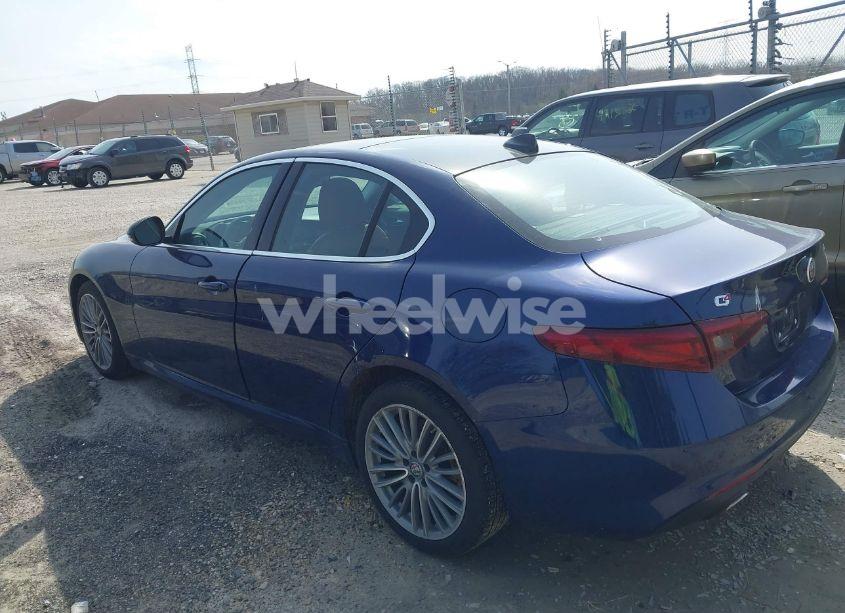 Photo 3 of 2018 Alfa Romeo GIULIA TI LUSSO AWD (VIN ZARFAEEN5J7580384)