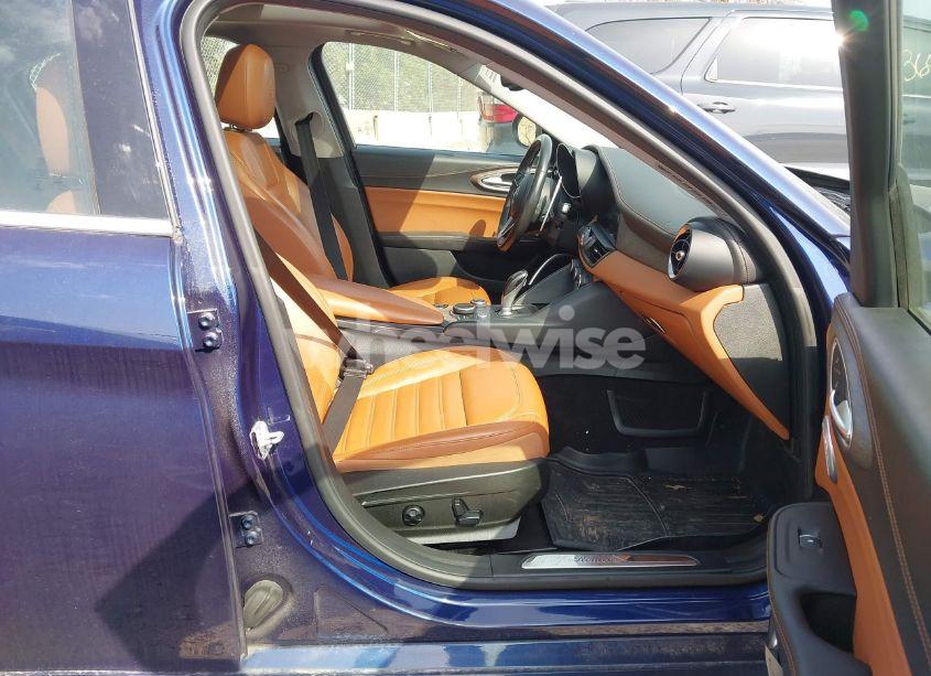 Photo 5 of 2018 Alfa Romeo GIULIA TI LUSSO AWD (VIN ZARFAEEN5J7580384)