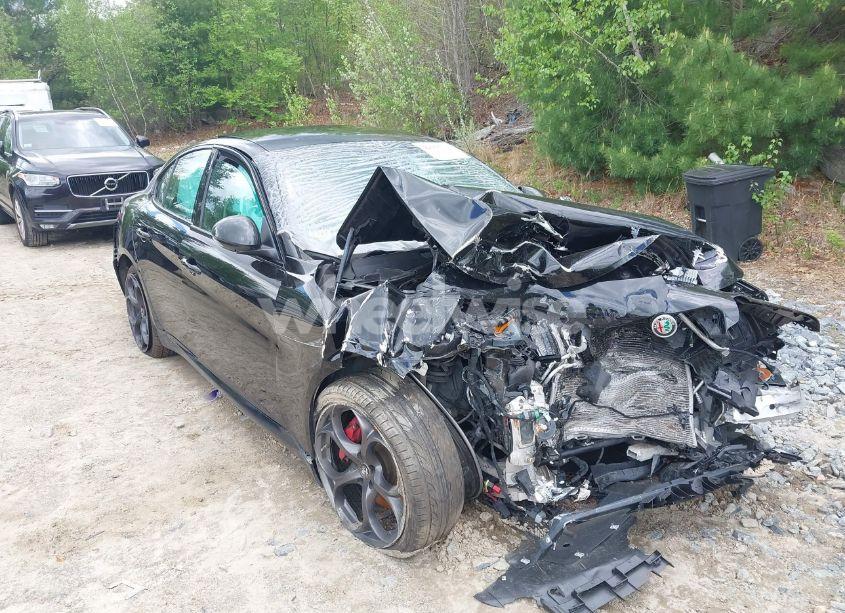 2018 Alfa Romeo GIULIA TI SPORT AWD (VIN ZARFAEEN5J7597346) main photo