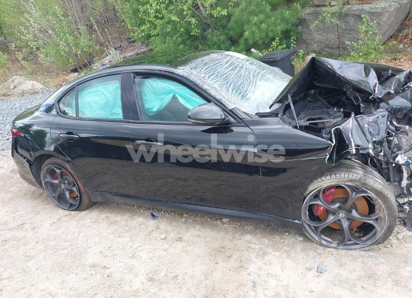 Photo 14 of 2018 Alfa Romeo GIULIA TI SPORT AWD (VIN ZARFAEEN5J7597346)