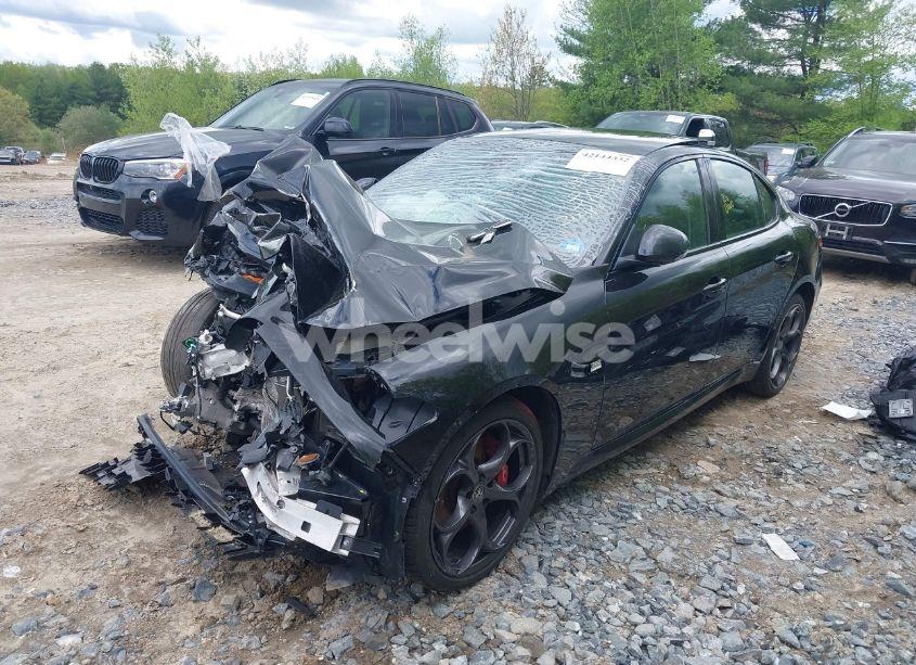 Photo 2 of 2018 Alfa Romeo GIULIA TI SPORT AWD (VIN ZARFAEEN5J7597346)