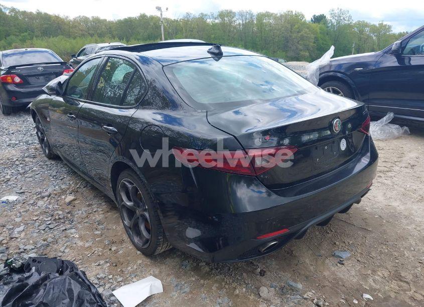 Photo 3 of 2018 Alfa Romeo GIULIA TI SPORT AWD (VIN ZARFAEEN5J7597346)