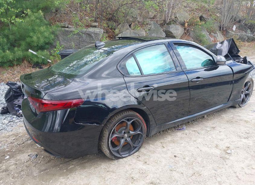 Photo 4 of 2018 Alfa Romeo GIULIA TI SPORT AWD (VIN ZARFAEEN5J7597346)