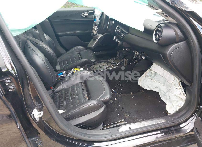 Photo 5 of 2018 Alfa Romeo GIULIA TI SPORT AWD (VIN ZARFAEEN5J7597346)