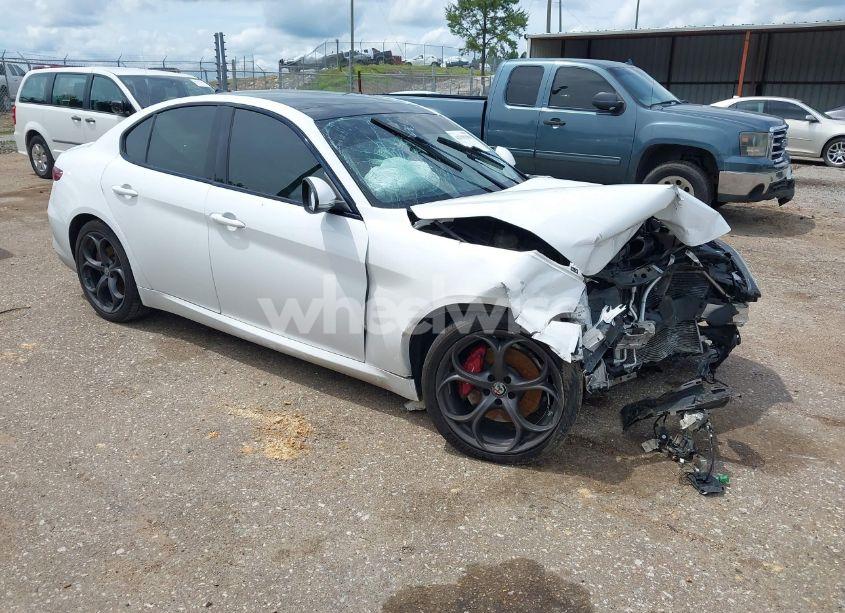 2018 Alfa Romeo GIULIA TI SPORT AWD (VIN ZARFAEEN8J7583814) main photo