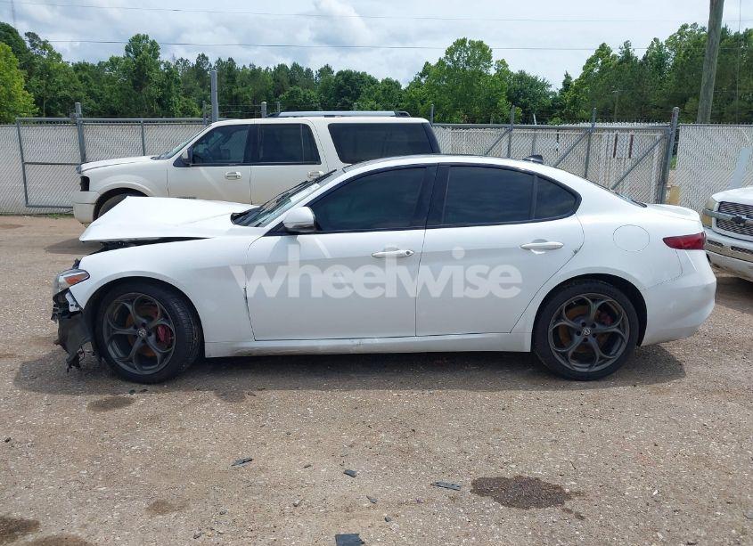 Photo 15 of 2018 Alfa Romeo GIULIA TI SPORT AWD (VIN ZARFAEEN8J7583814)