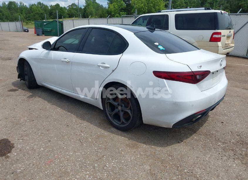 Photo 3 of 2018 Alfa Romeo GIULIA TI SPORT AWD (VIN ZARFAEEN8J7583814)