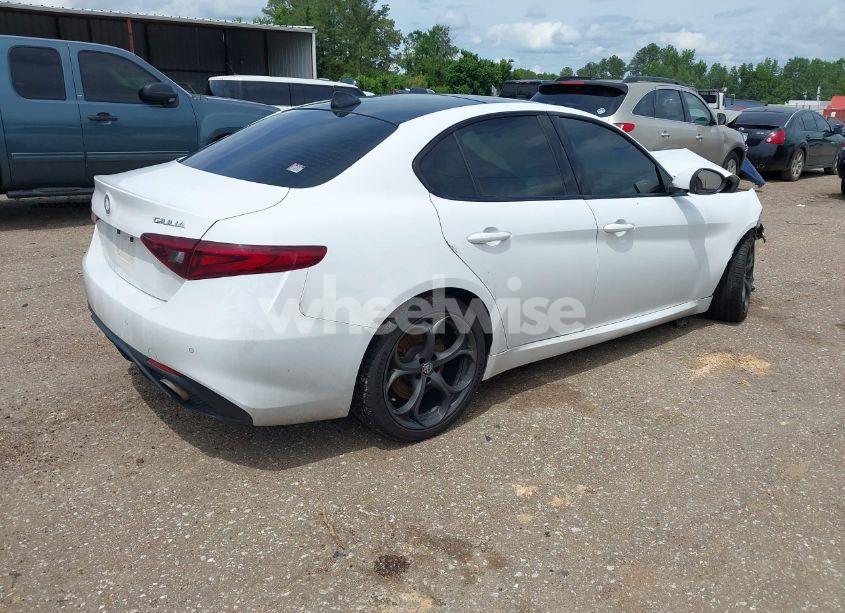 Photo 4 of 2018 Alfa Romeo GIULIA TI SPORT AWD (VIN ZARFAEEN8J7583814)