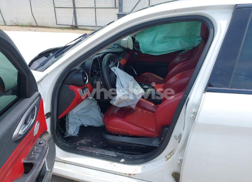 Photo 5 of 2018 Alfa Romeo GIULIA TI SPORT AWD (VIN ZARFAEEN8J7583814)