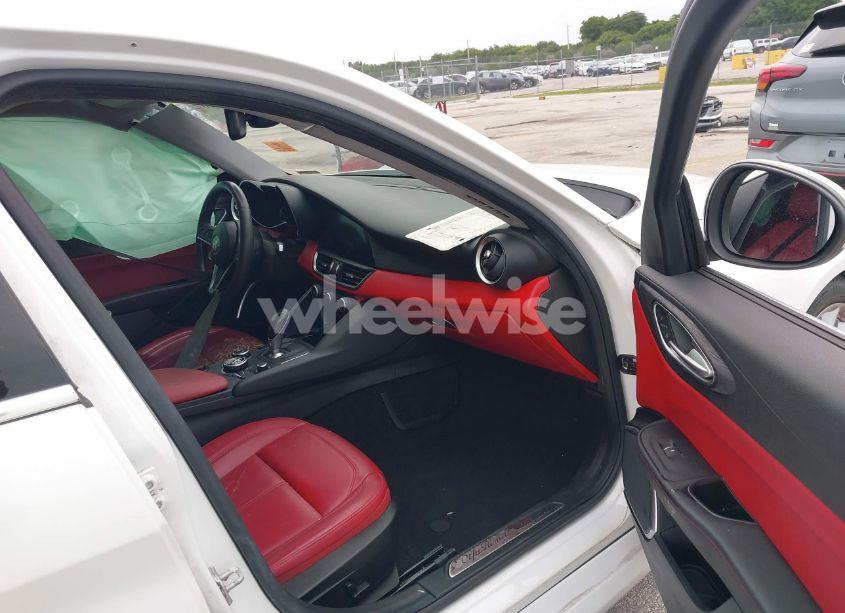 Photo 5 of 2019 Alfa Romeo GIULIA RWD (VIN ZARFAMAN2K7598133)