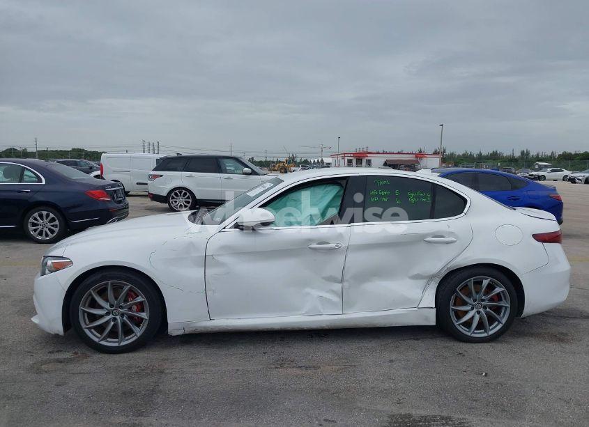 Photo 6 of 2019 Alfa Romeo GIULIA RWD (VIN ZARFAMAN2K7598133)