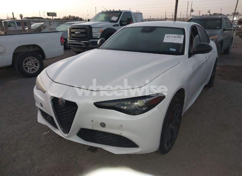 Photo 2 of 2020 Alfa Romeo GIULIA RWD (VIN ZARFAMAN2L7626823)