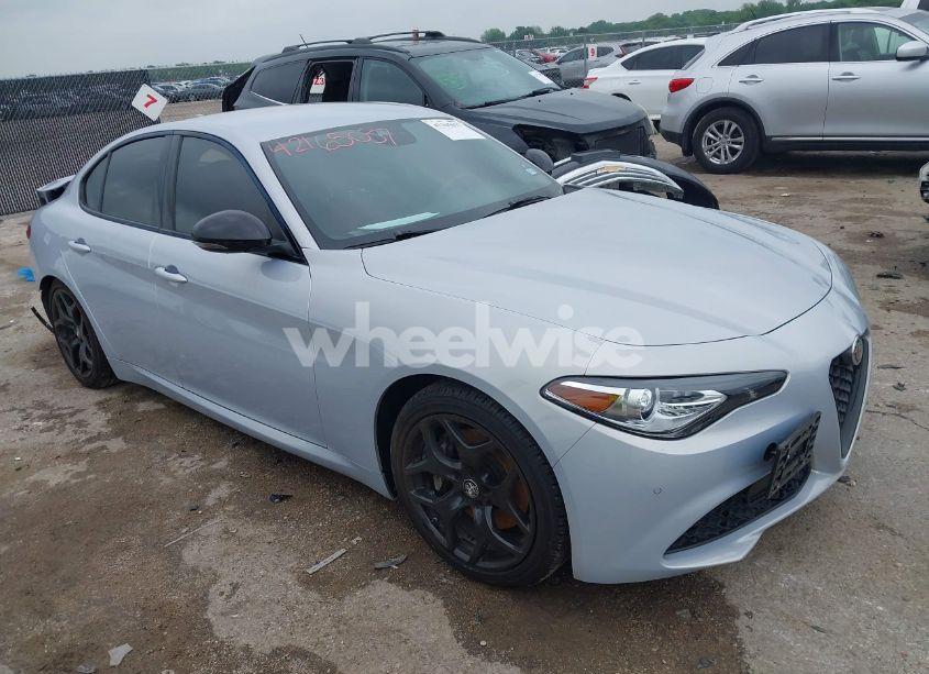 2021 Alfa Romeo GIULIA RWD (VIN ZARFAMAN6M7645490) main photo