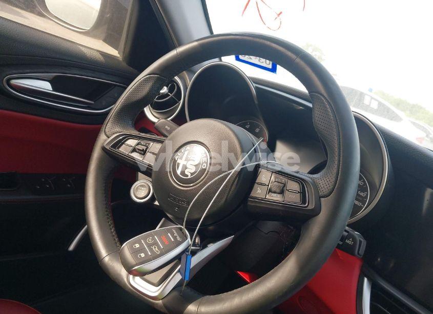 Photo 11 of 2021 Alfa Romeo GIULIA RWD (VIN ZARFAMAN6M7645490)