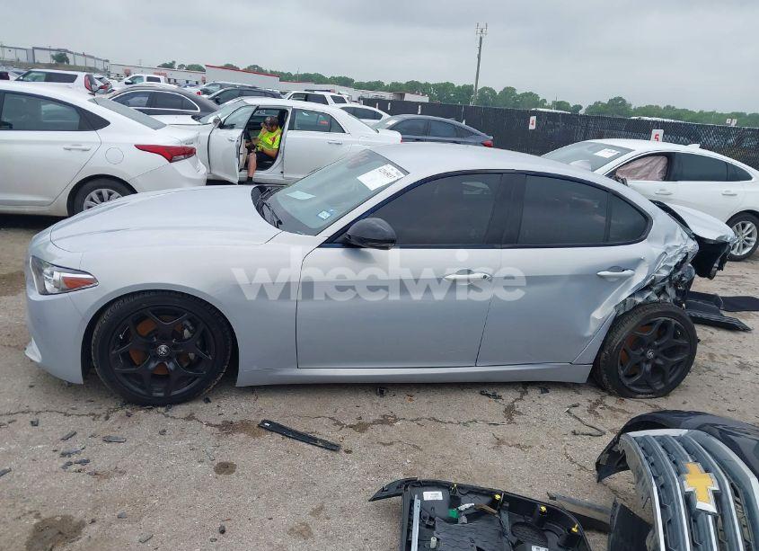 Photo 14 of 2021 Alfa Romeo GIULIA RWD (VIN ZARFAMAN6M7645490)