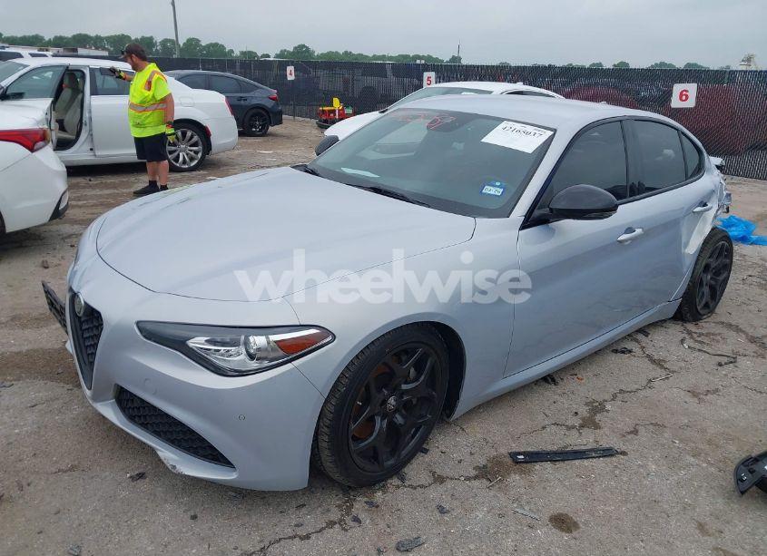 Photo 2 of 2021 Alfa Romeo GIULIA RWD (VIN ZARFAMAN6M7645490)