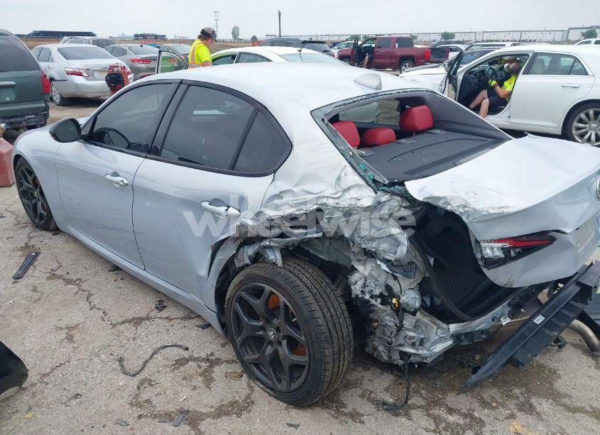 Photo 3 of 2021 Alfa Romeo GIULIA RWD (VIN ZARFAMAN6M7645490)