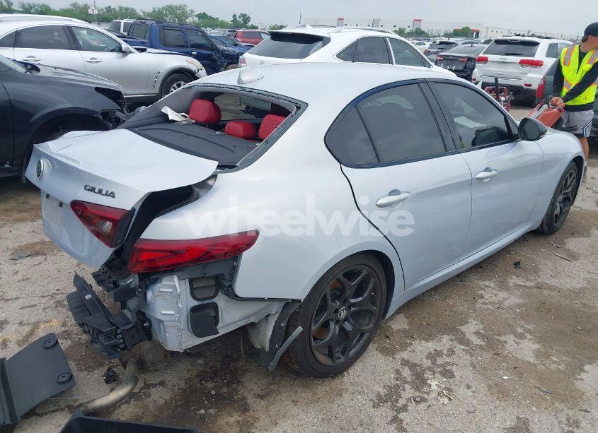 Photo 4 of 2021 Alfa Romeo GIULIA RWD (VIN ZARFAMAN6M7645490)