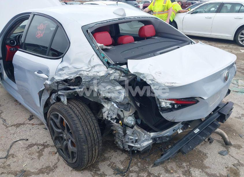 Photo 6 of 2021 Alfa Romeo GIULIA RWD (VIN ZARFAMAN6M7645490)