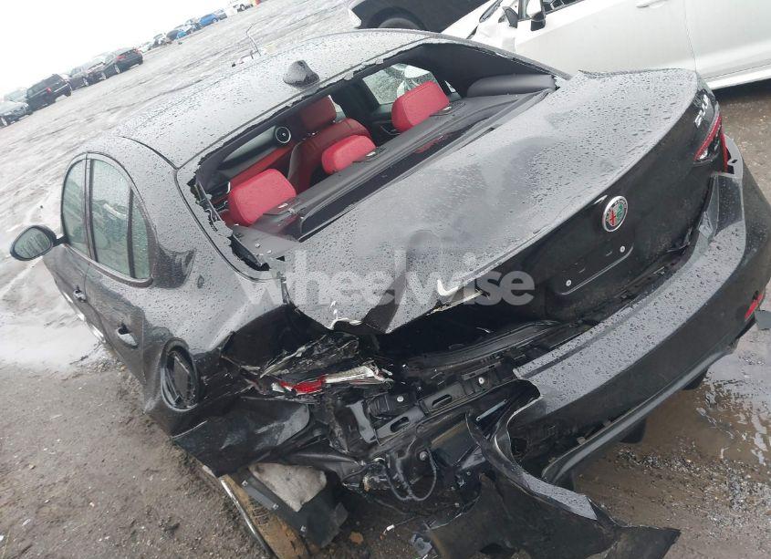 Photo 3 of 2021 Alfa Romeo GIULIA TI SPORT RWD (VIN ZARFAMBN4M7641727)