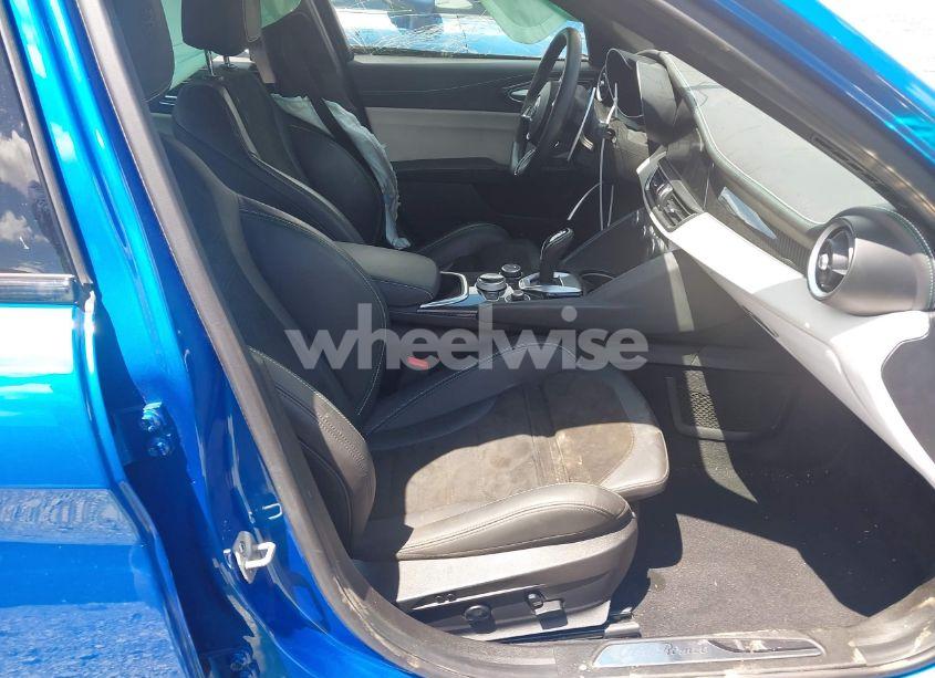 Photo 5 of 2021 Alfa Romeo GIULIA QUADRIFOGLIO RWD (VIN ZARFAMEV1M7648209)