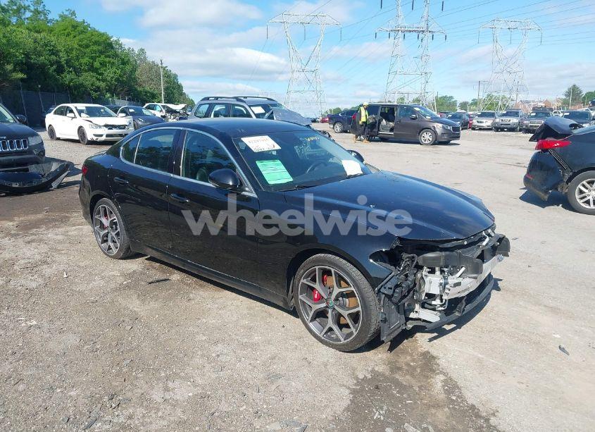 2019 Alfa Romeo GIULIA AWD (VIN ZARFANAN6K7612900) main photo