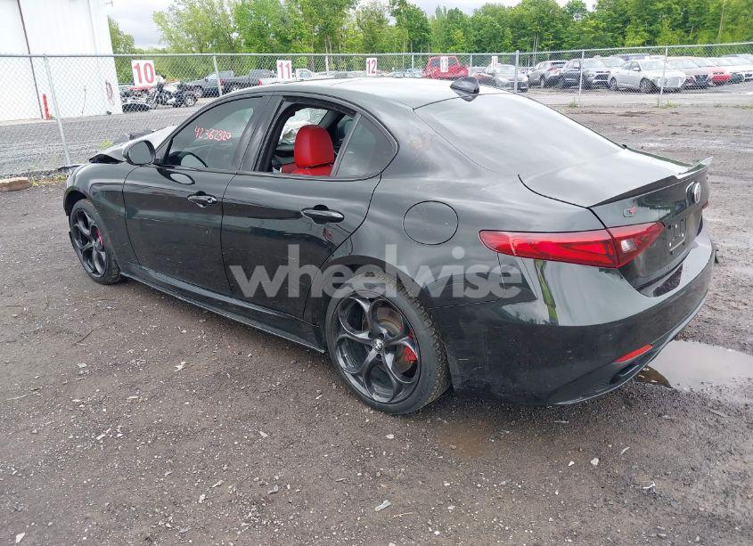 Photo 3 of 2020 Alfa Romeo GIULIA TI SPORT AWD (VIN ZARFANBN0L7629448)
