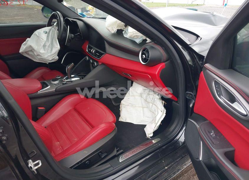 Photo 5 of 2020 Alfa Romeo GIULIA TI SPORT AWD (VIN ZARFANBN0L7629448)