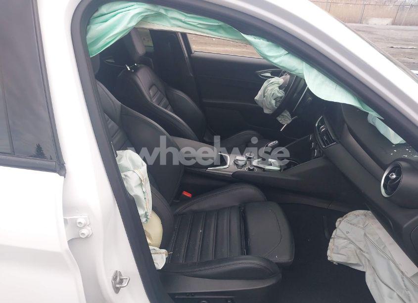 Photo 5 of 2021 Alfa Romeo GIULIA TI SPORT AWD (VIN ZARFANBN2M7643658)