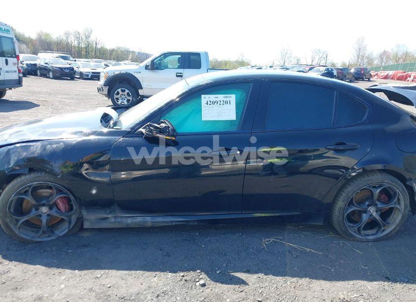 Photo 13 of 2019 Alfa Romeo GIULIA TI SPORT AWD (VIN ZARFANBN8K7603243)