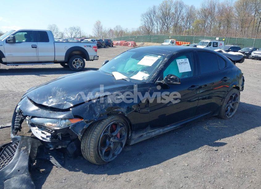 Photo 2 of 2019 Alfa Romeo GIULIA TI SPORT AWD (VIN ZARFANBN8K7603243)