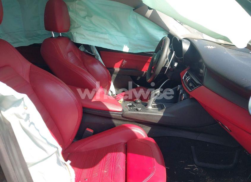 Photo 5 of 2019 Alfa Romeo GIULIA TI SPORT AWD (VIN ZARFANBN8K7603243)