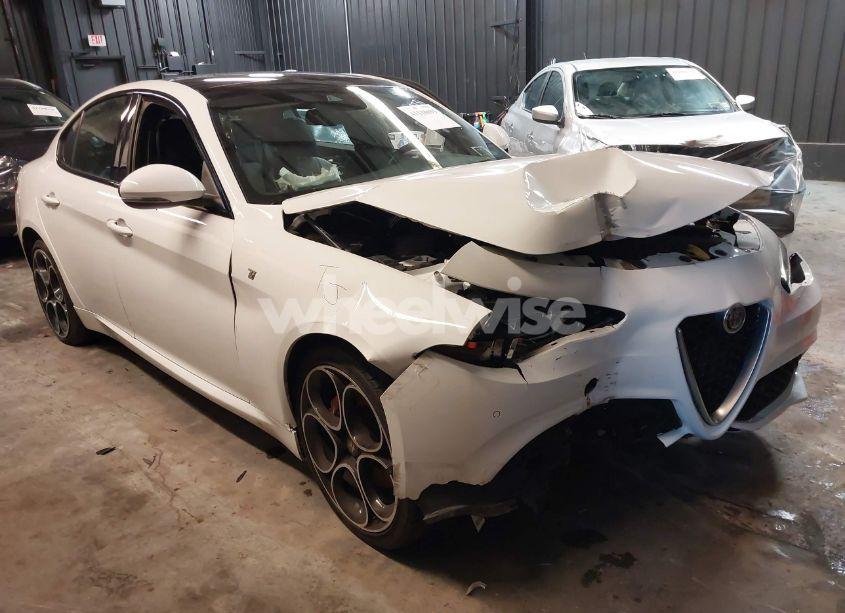 2022 Alfa Romeo GIULIA TI AWD (VIN ZARFANBN8N7661843) main photo