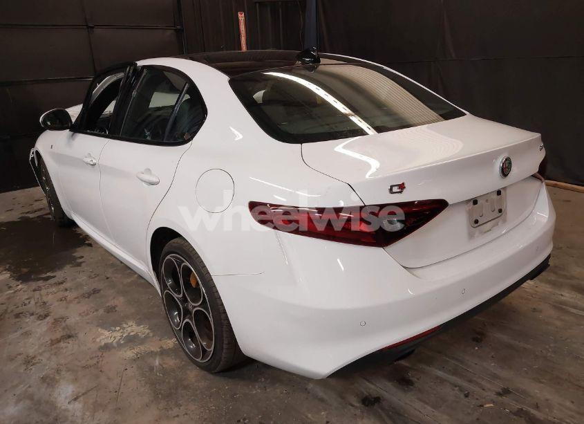 Photo 3 of 2022 Alfa Romeo GIULIA TI AWD (VIN ZARFANBN8N7661843)