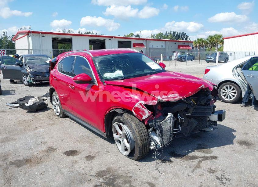 2018 Alfa Romeo STELVIO AWD (VIN ZASFAKAN8J7B82205) main photo