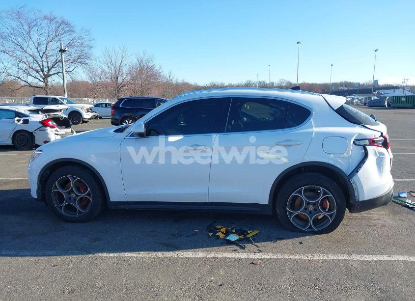Photo 15 of 2018 Alfa Romeo STELVIO TI AWD (VIN ZASFAKBNXJ7C15509)
