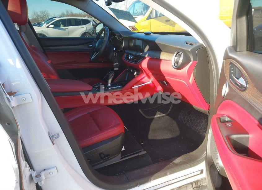 Photo 5 of 2018 Alfa Romeo STELVIO TI AWD (VIN ZASFAKBNXJ7C15509)