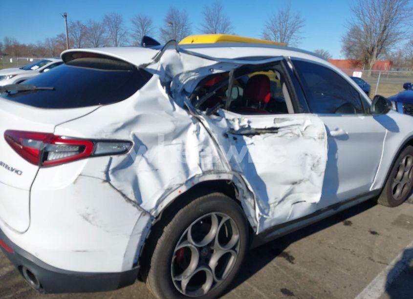 Photo 6 of 2018 Alfa Romeo STELVIO TI AWD (VIN ZASFAKBNXJ7C15509)