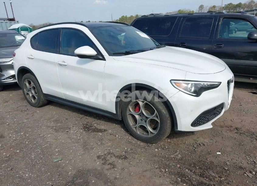 2018 Alfa Romeo STELVIO TI SPORT AWD (VIN ZASFAKNN5J7B80535) main photo
